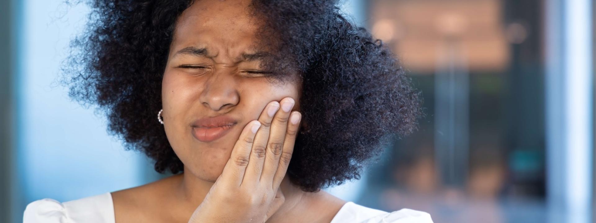 Dental crown falls off